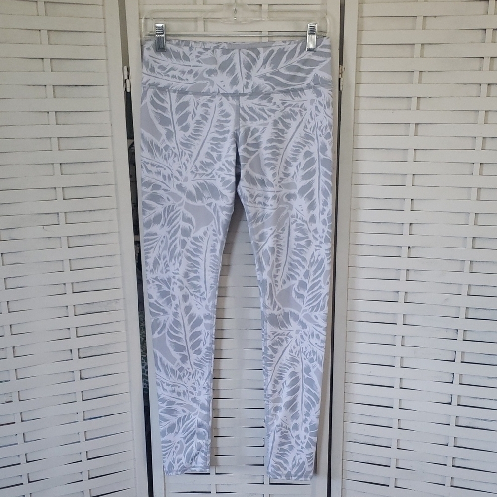 ALO Yoga White And Gray Leaf Pattern Jeggingslo Size M